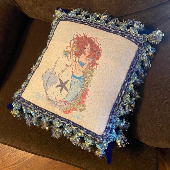 *SOLD* - ๐๐HP๐๐Boutique royal blue mermaid throw pillow w/ luxe tassel trim - Picture 4 of 4